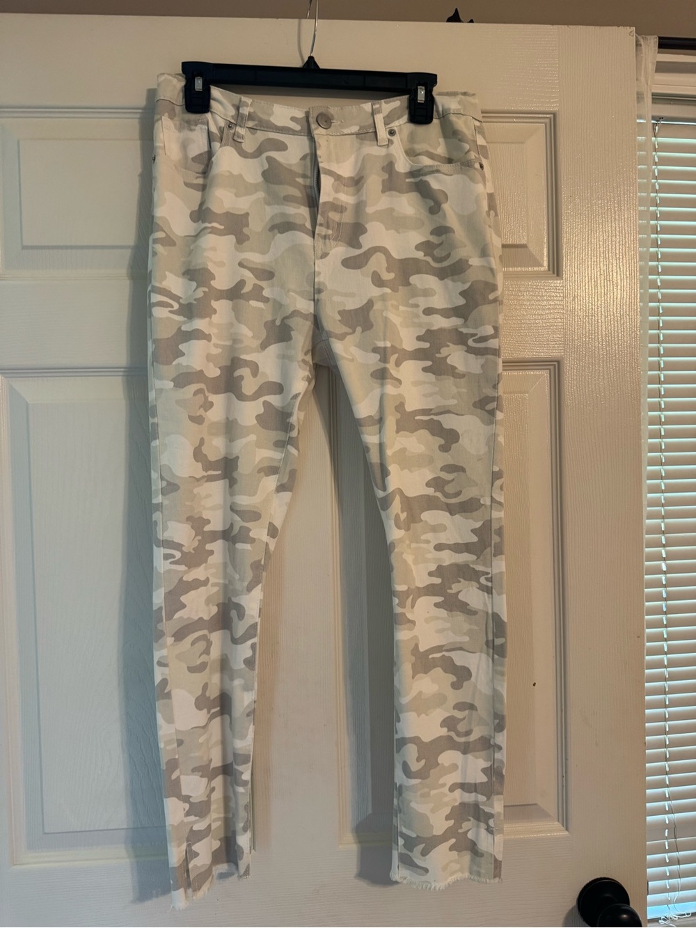 Mud Pie Women's Beige & White Camo Skinny Jeans